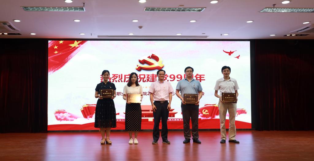 AB83D547F9547EC668D76E4184F_413BFA83_F47F