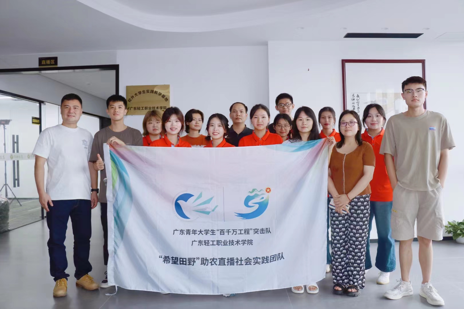 365���й�˾(Ӣ��)����-�ٷ���վ