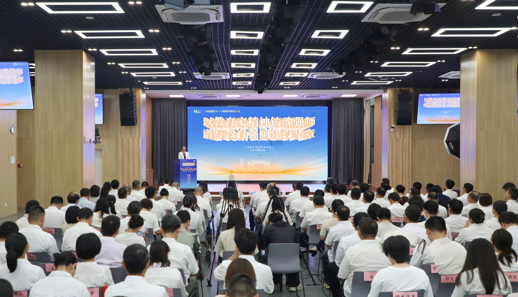 365���й�˾(Ӣ��)����-�ٷ���վ