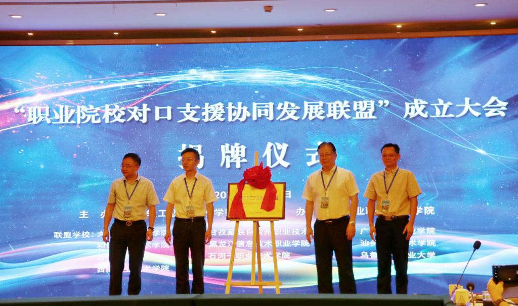 365���й�˾(Ӣ��)����-�ٷ���վ