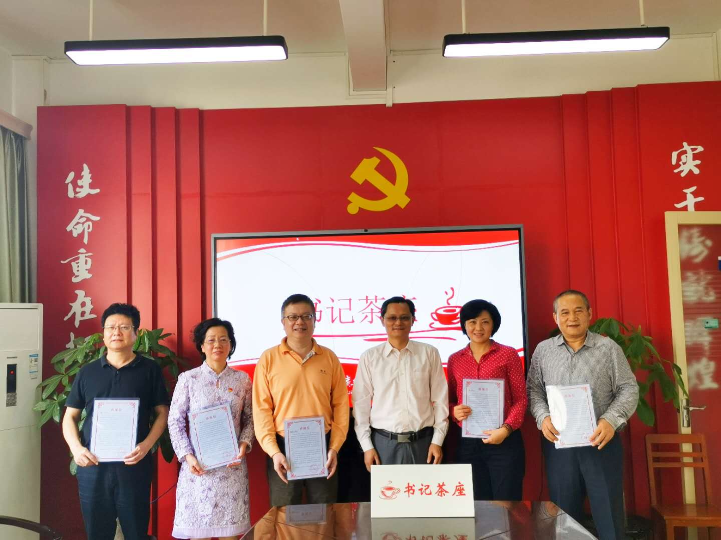 7DA55C466D546E8100D1FE427D8_37F24215_1B2B0