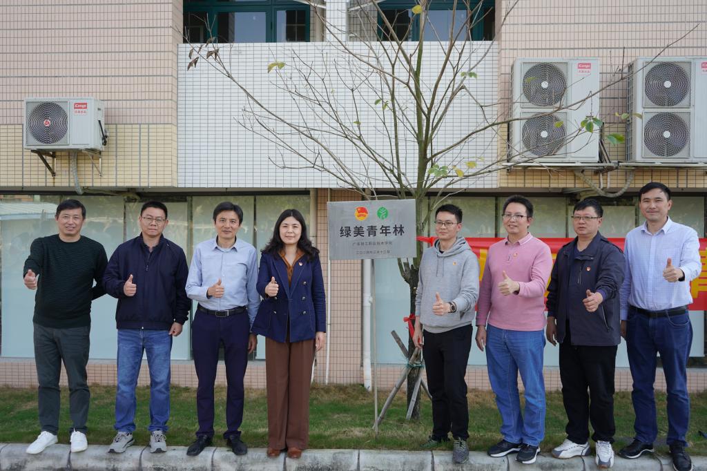 5BAE95CD69697C08CFB51072A76_B3B15916_21A59