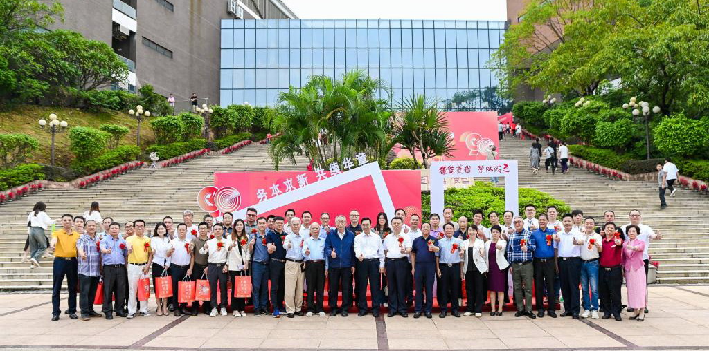 4F5856BDBCA003D2D3831C5B25B_884E0464_4589E