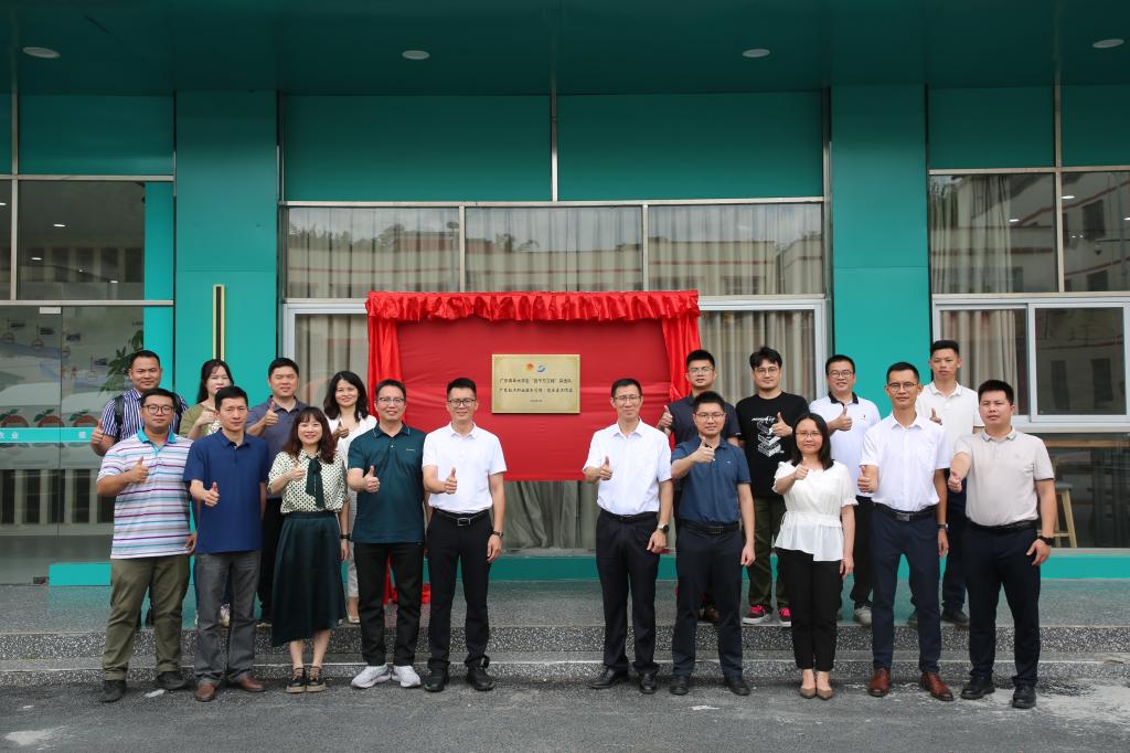 65F7E15B73FA29566BDB76EC0F8_81654131_19191