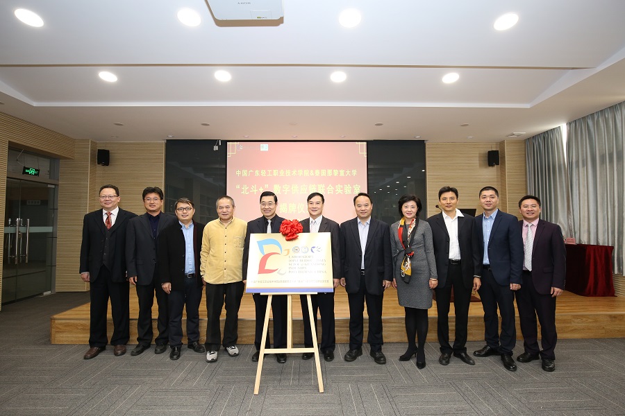 365���й�˾(Ӣ��)����-�ٷ���վ